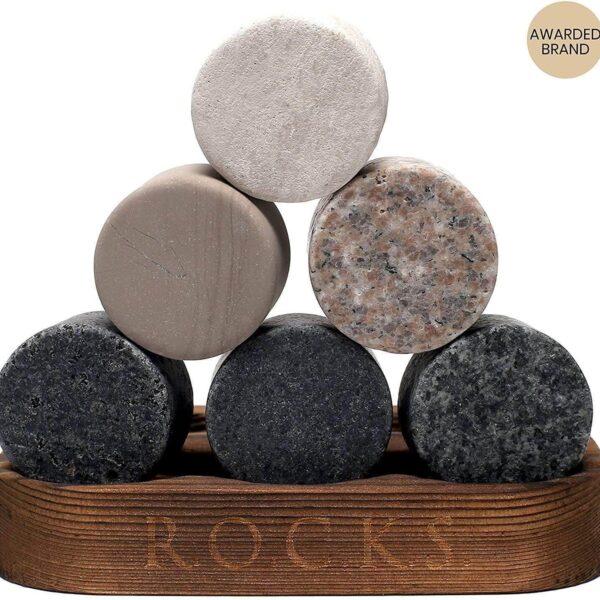 Whisky chilling stones